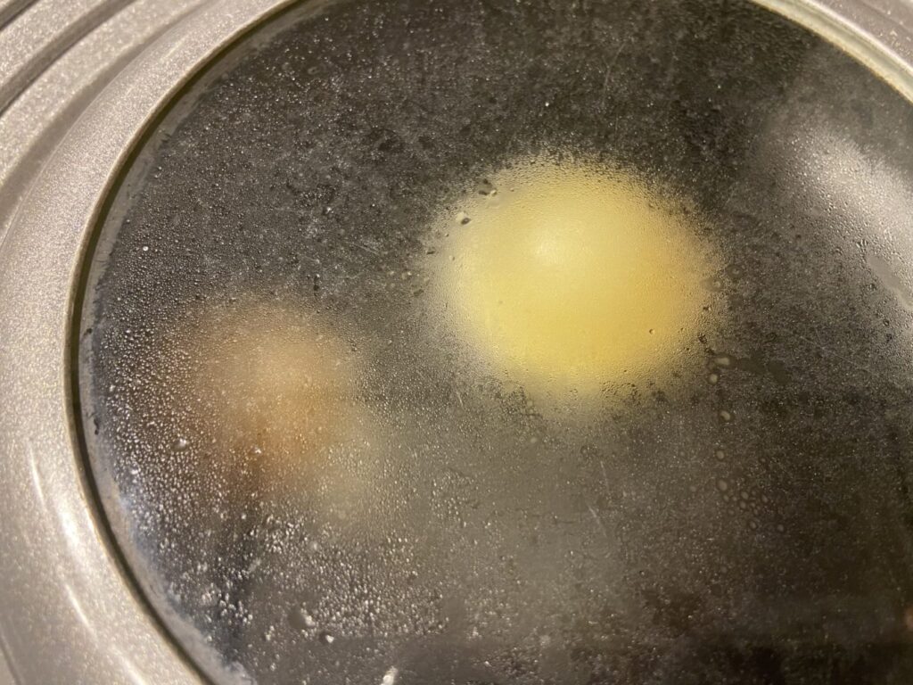 ふたをして焼く卵