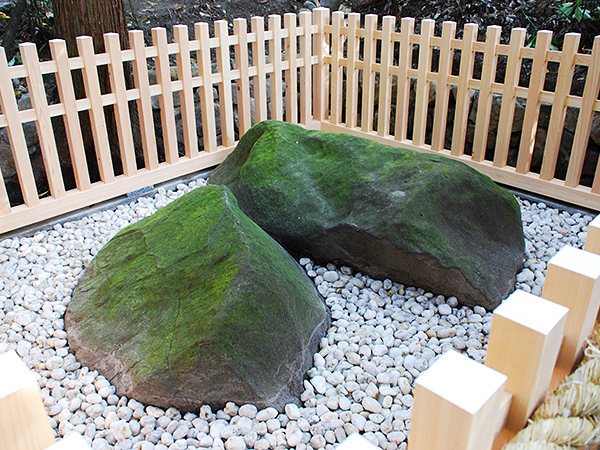 大神神社の夫婦岩