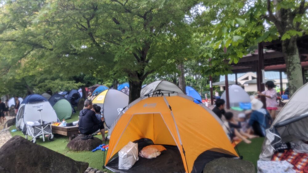 西猪名公園流れゾーンのテント