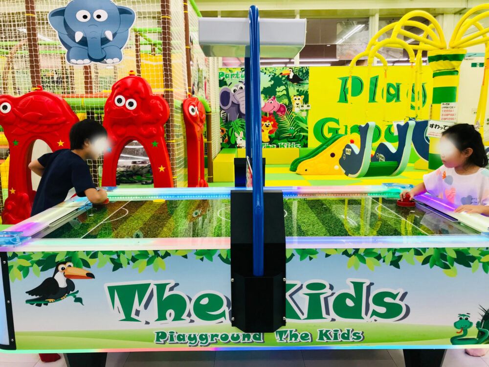 堺市北区のコーナン中もず店の2階「The Kids（ザキッズ）」