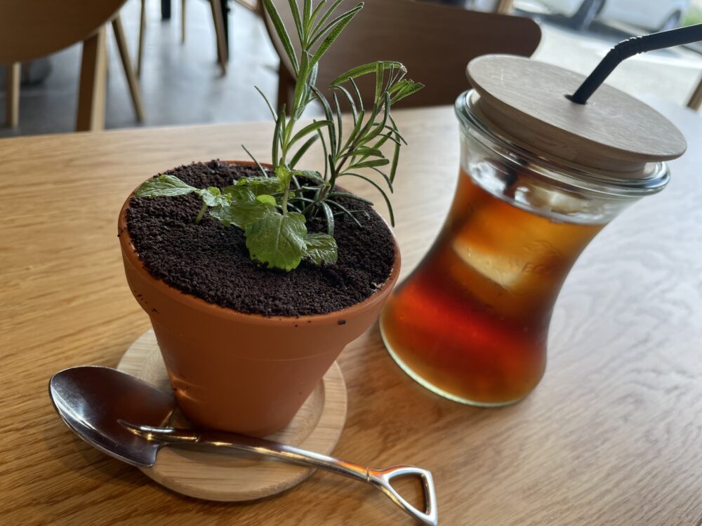 ザスープグリーンカフェの植木鉢パフェ