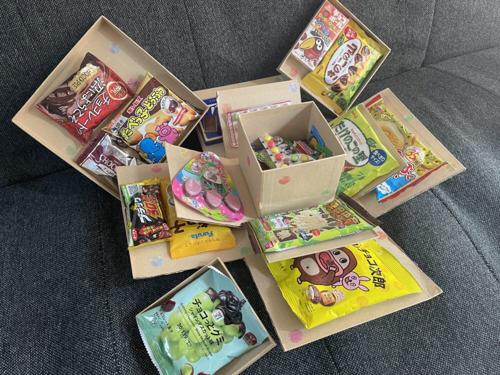 サプライズお菓子ボックス