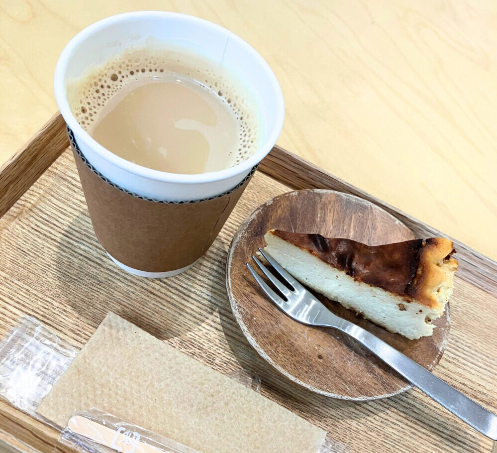 デカフェ　バスクチーズケーキ　ファミリア　神戸本店