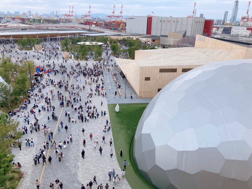 大阪・関西万博　異次元に大きな建物