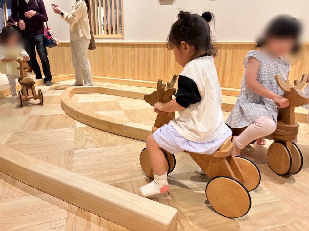 「奈良おもちゃ美術館」にある鹿の三輪車
