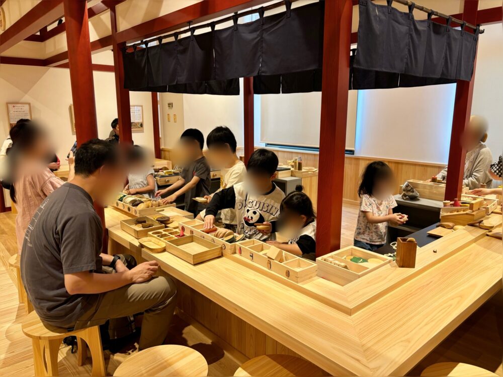 「奈良おもちゃ美術館」のおままごとコーナー