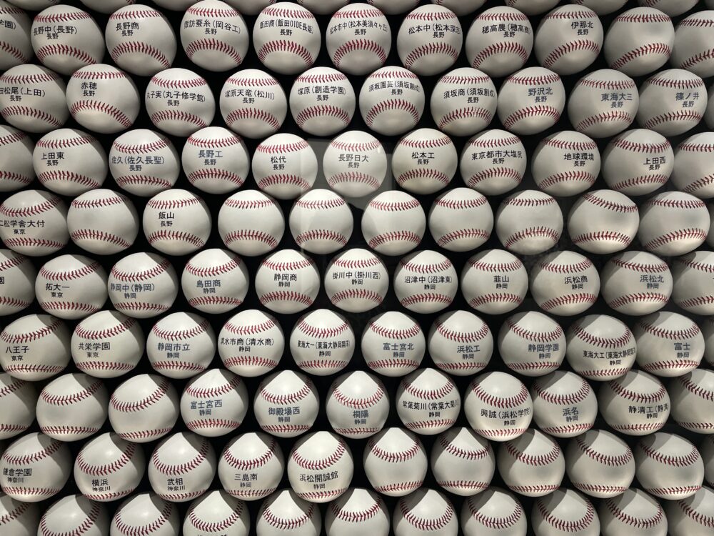 甲子園歴史館のボールウォール