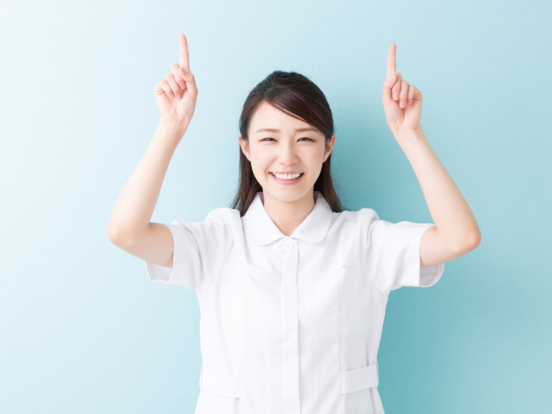 おすすめする女性