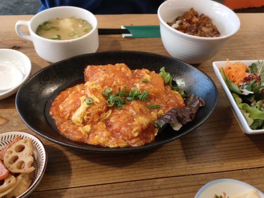 エビチリの ぎょうてん定食