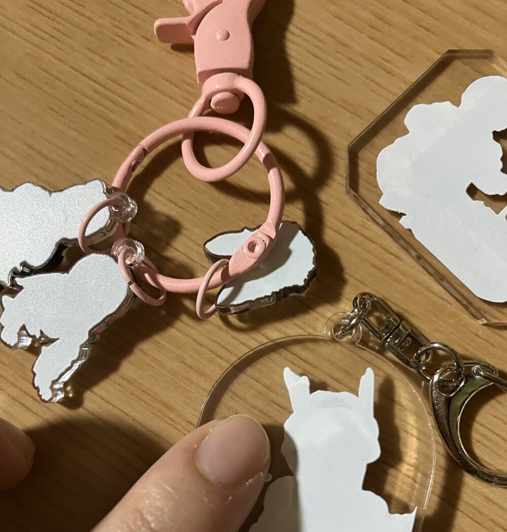 アクリー　キーホルダー　スマホケース