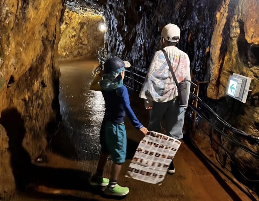 生野銀山の地下アイドルを探す子どもたち