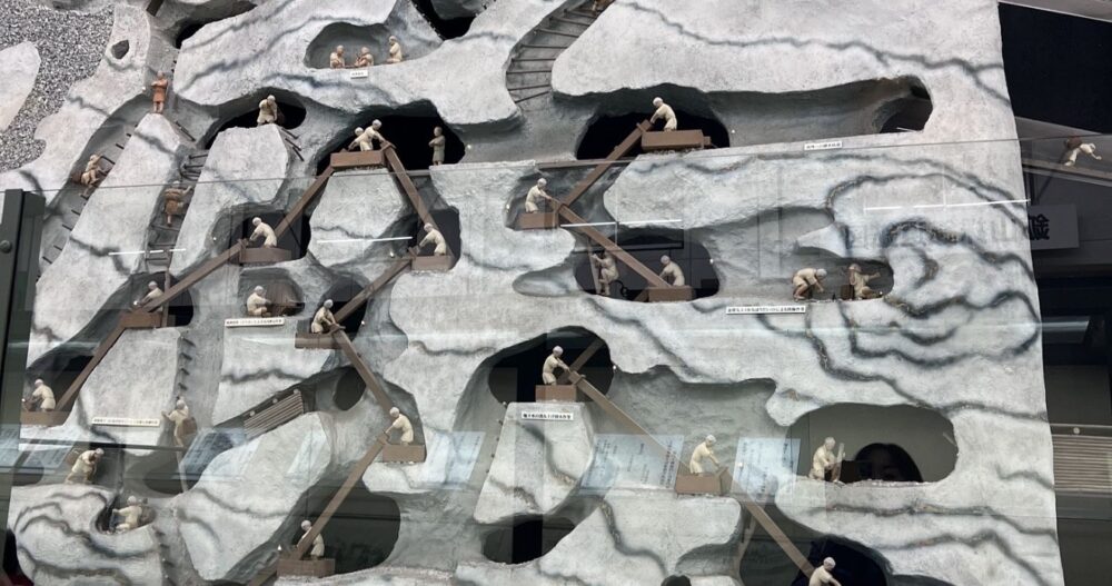 アリの巣のようになっている生野銀山の地下