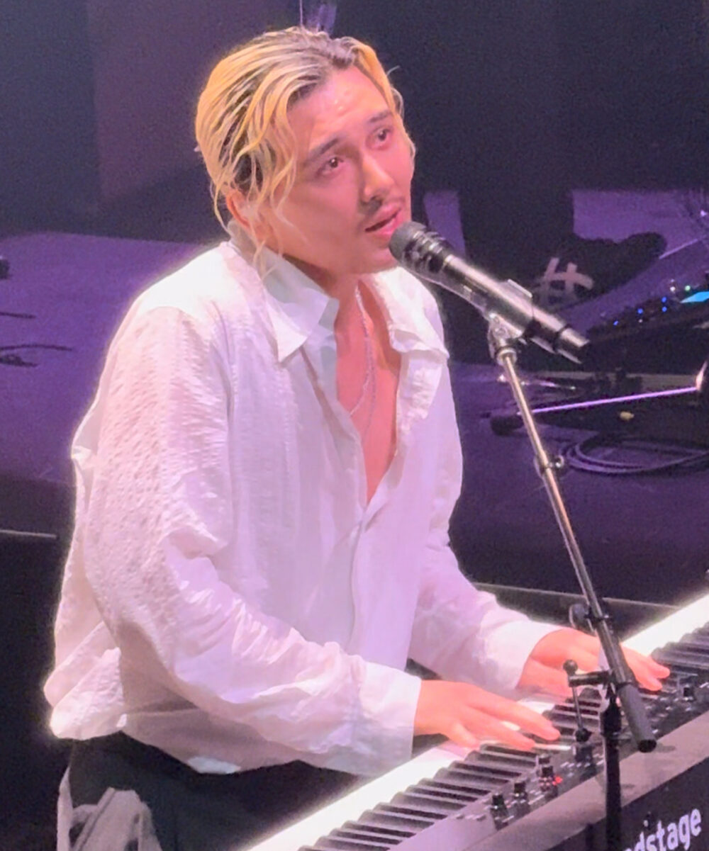 Love　Like　This　を歌う藤井風