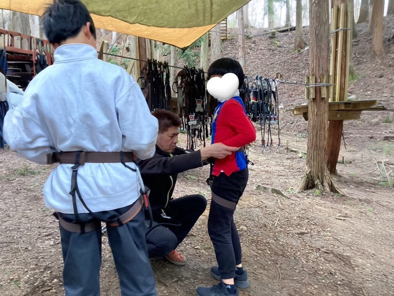 スタッフの方が安全器具を装着してくれます。