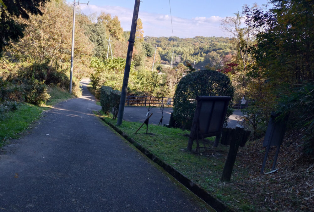 甘南備山駐車場への道