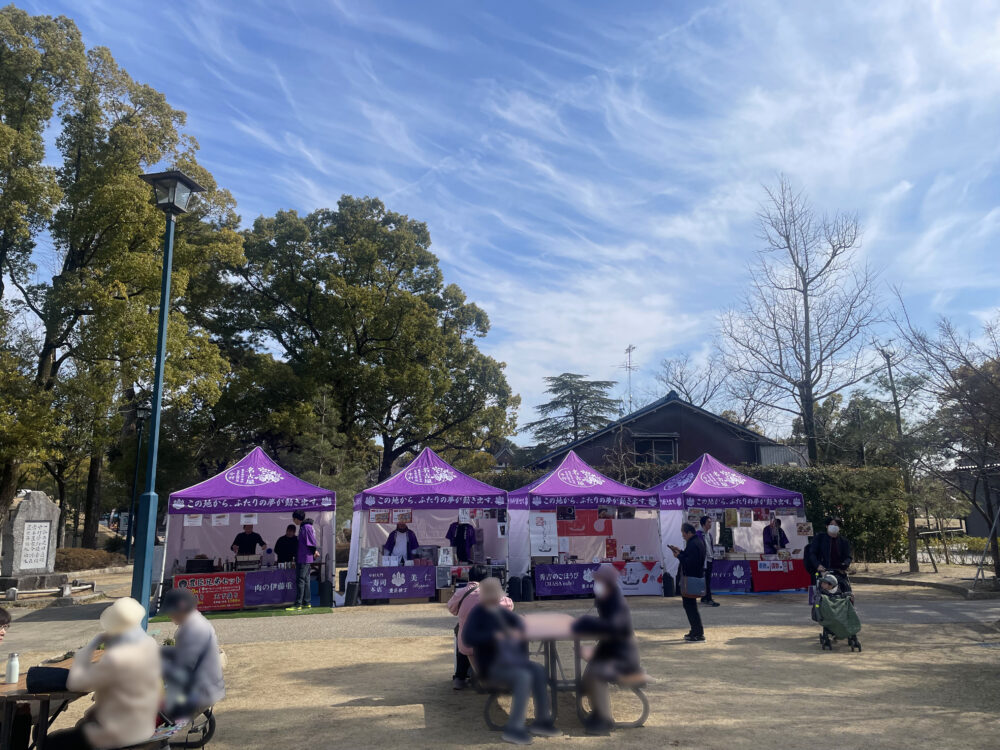 外の屋台の様子