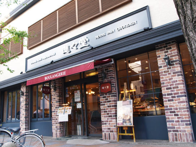 京都市のパン屋「進々堂」寺町店の外観