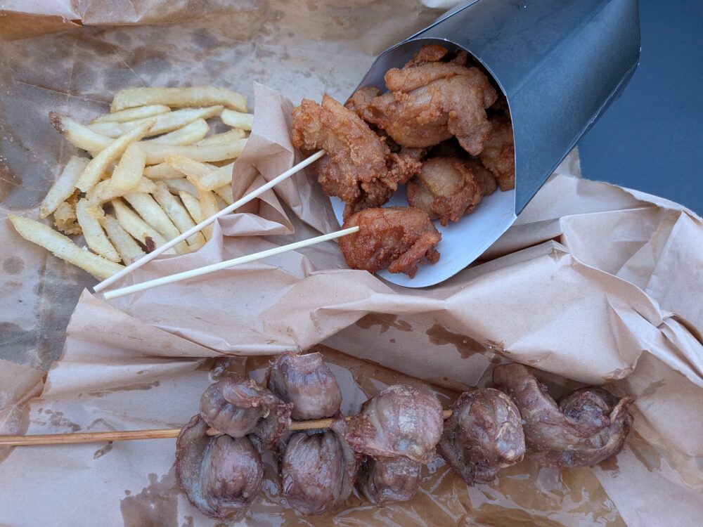 砂ズリ、からあげ、ポテトの写真