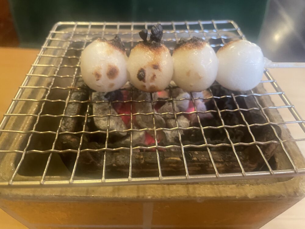 団子を焼く様子