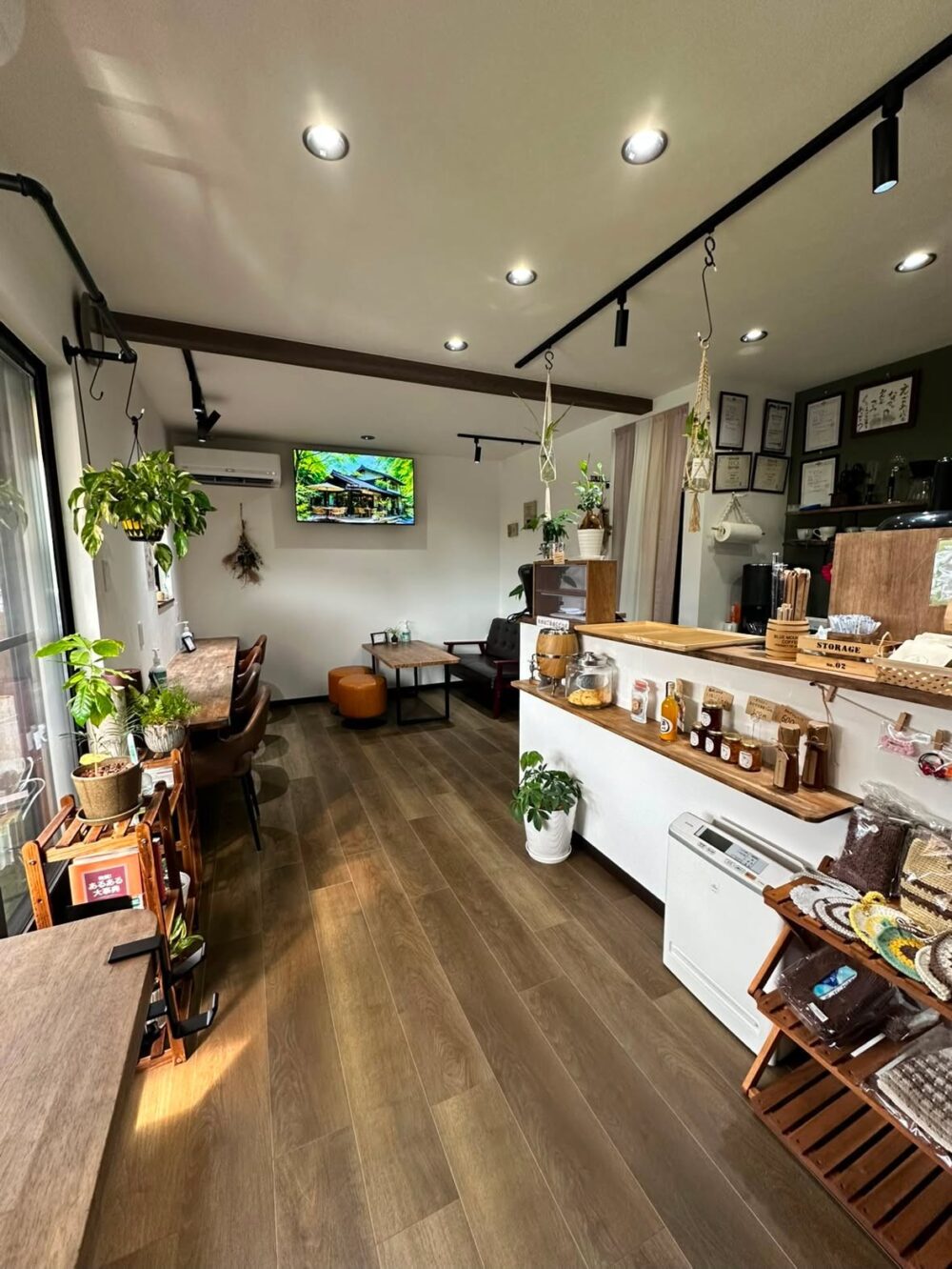CAFE ENAKの店内