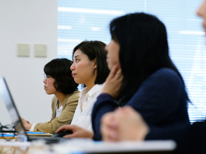 学ぶ女性たち