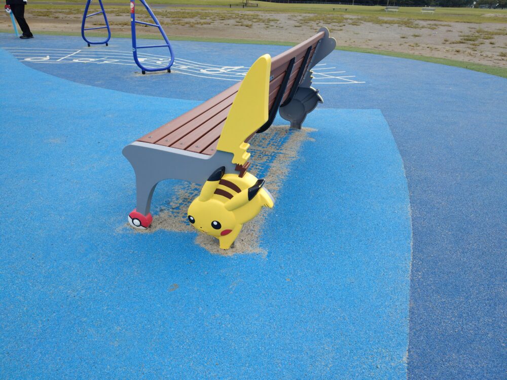 ラプラス公園ピカチュウベンチ