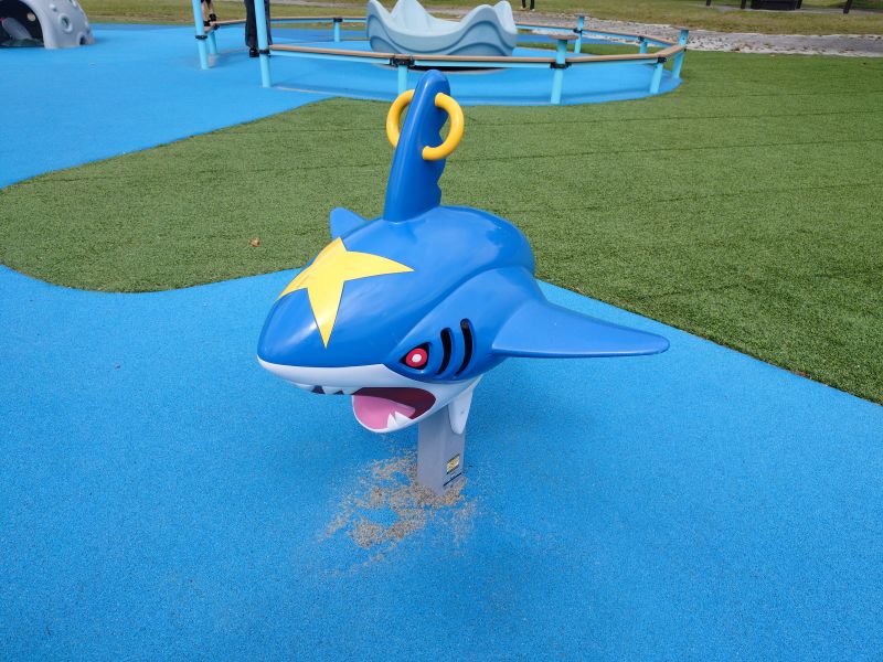 ラプラス公園サメハダー